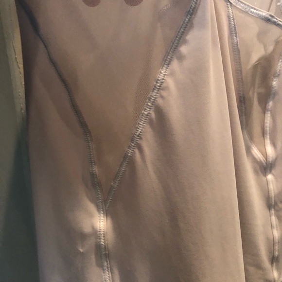 Lululemon top size 2 - Picture 6 of 6